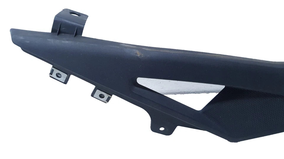Carénage de selle droit Aprilia RS 50 2008 Réf : 00H04419771