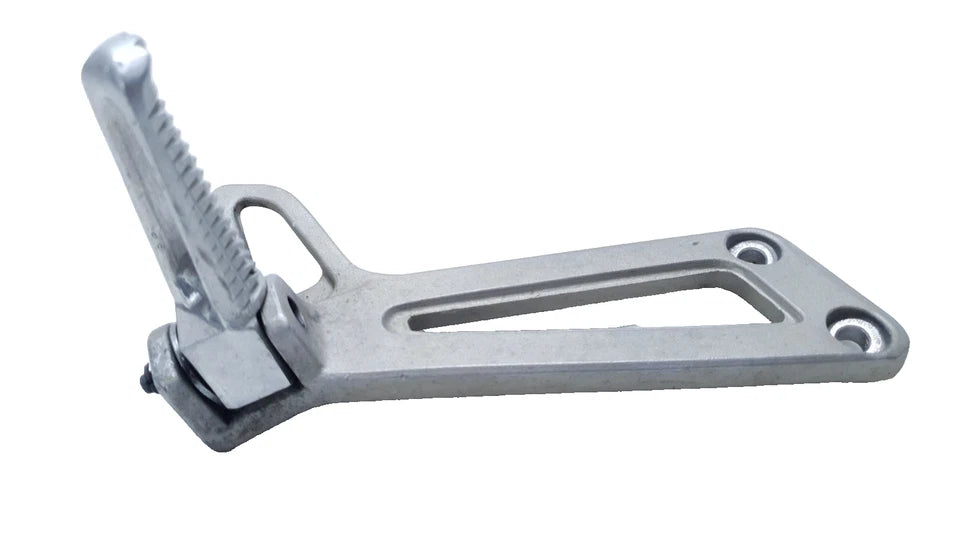 Repose-pied arrière droit Yamaha TDR 125 2002 n°2 Réf : 4FU2742L0000