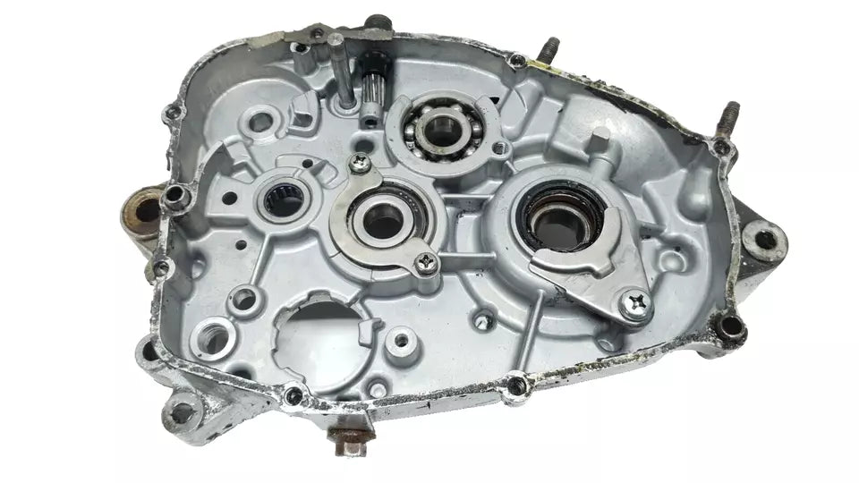 Carter moteur central droit Yamaha DT125LC 1987 n°10 Réf : 10V-15121-02-00