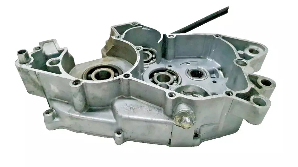 Carter moteur central droit Yamaha DT125LC 1987 n°2 Réf : 10V-15121-02-00
