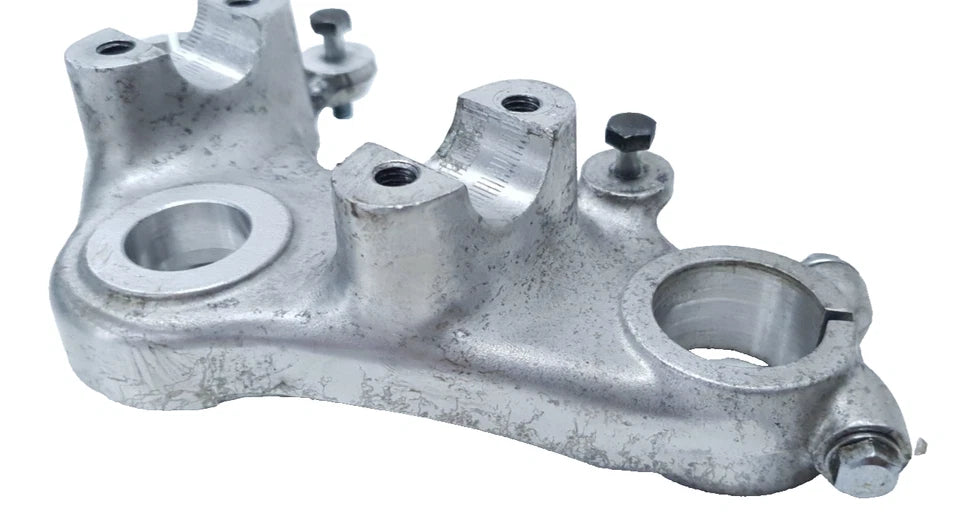 Té de fourche supérieur Honda CM 125 T 1980 Réf : 53231-402-000