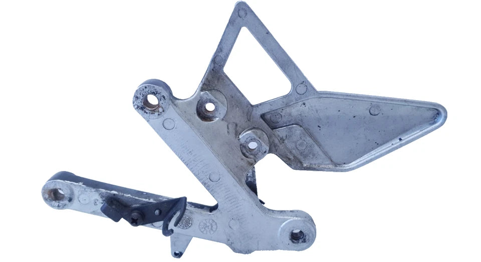 Repose-pied conducteur droit Yamaha TZR 50 2009 Réf : 5WXF744300LK