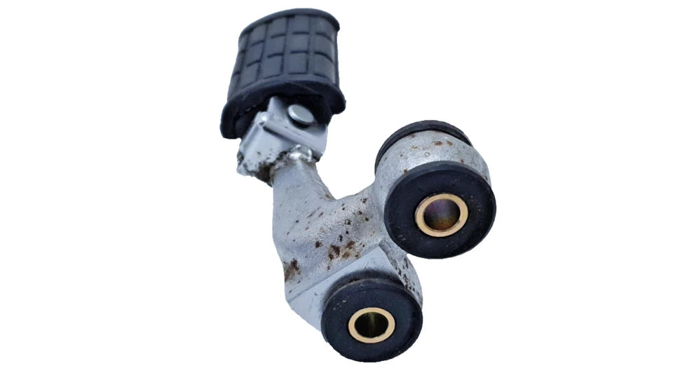 Repose pied avant gauche Yamaha XV 125 Virago 2000 Réf : 2UJ274100000