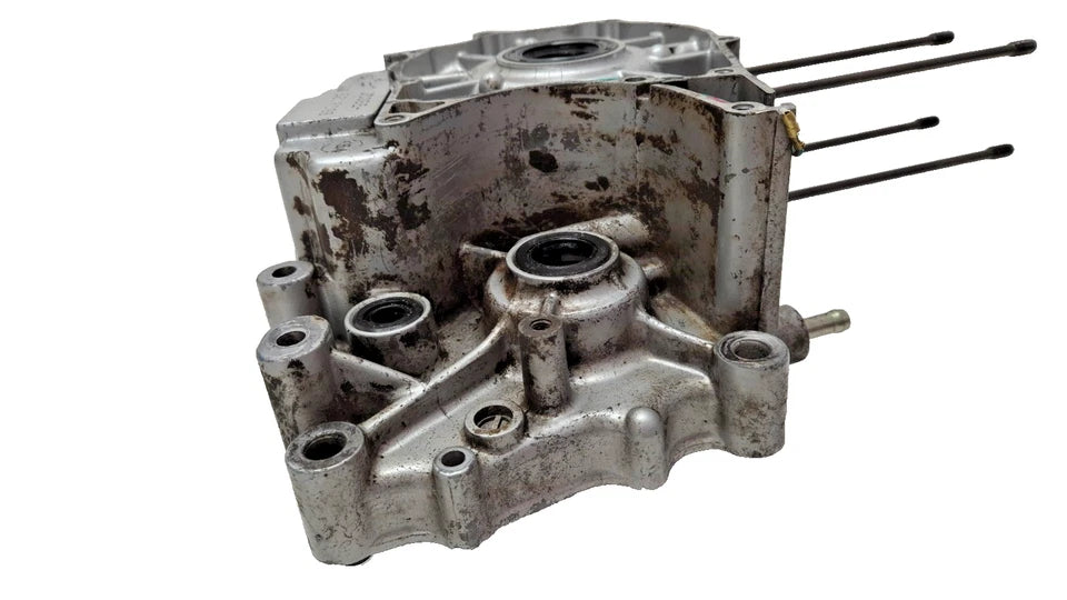 Carter moteur central gauche Honda CM 125 Custom 1995 Réf : 11200-KC2-770