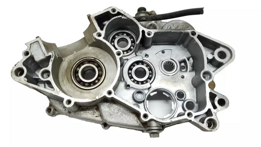 Carter moteur central droit Yamaha DT125LC 1987 n°8 Réf : 10V-15121-02-00
