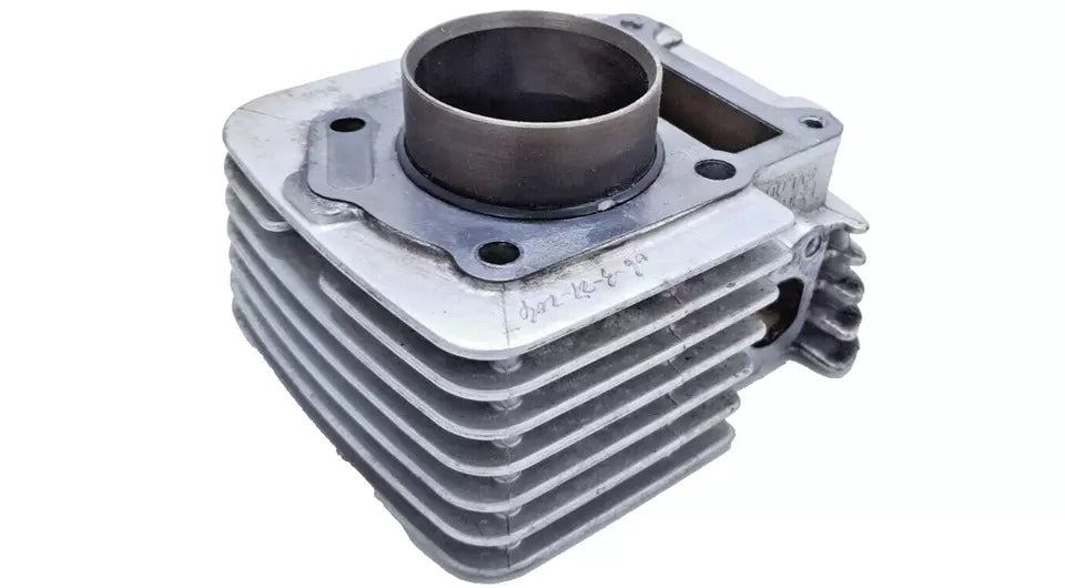 Cylindre 54mm Yamaha YBR 125 2006 n°2 Réf : 5VLE13101000