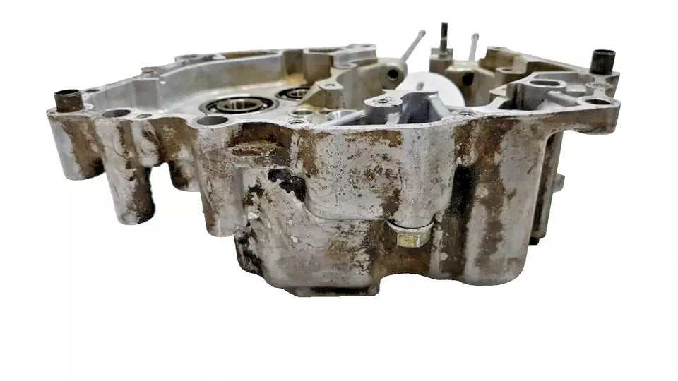 Carter moteur central gauche Honda CB 125 Twin 1980 Réf : 11200-399-000