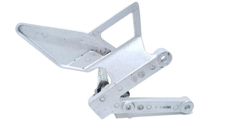 Repose-pied avant droit 1-2 Yamaha TZR 50 2008 n°4 Réf : 5WXF744200LK