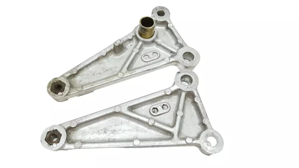 support de reposes pieds arrière Honda CM 125 Custom 1985 Réf : 50600-KB4-000