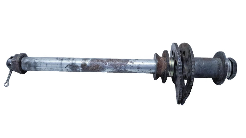 Axe de roue arrière Yamaha DT125R 1997 n°2 Réf : 3BN253810000