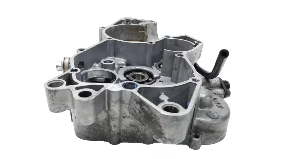 Carter moteur central droit Yamaha DT125LC 1987 n°3 Réf : 10V-15121-02-00