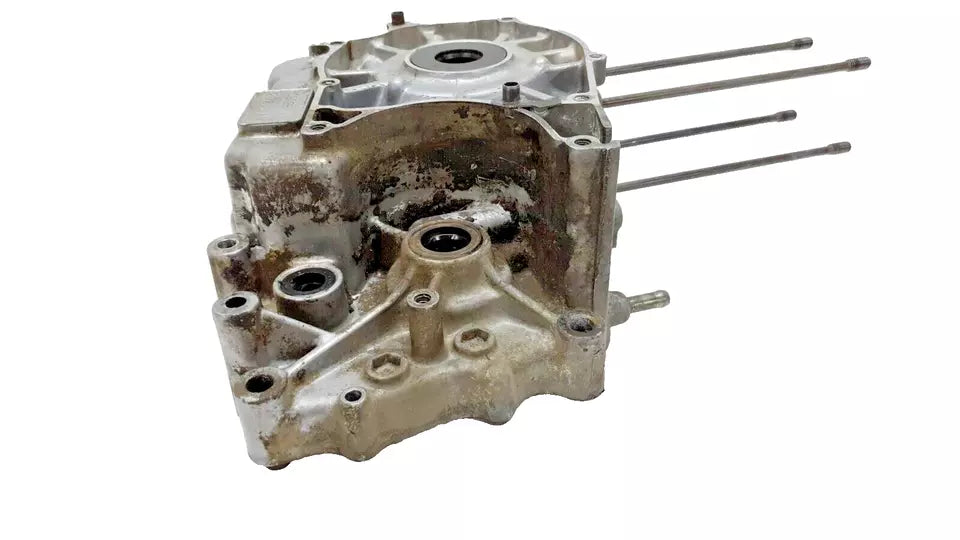 Carter moteur central gauche Honda CB 125 Twin 1980 Réf : 11200-399-000