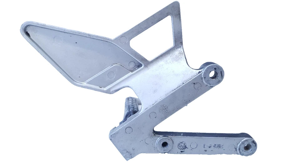 Repose-pied conducteur gauche Yamaha TZR 50 2009 Réf : 5WXF744200LK