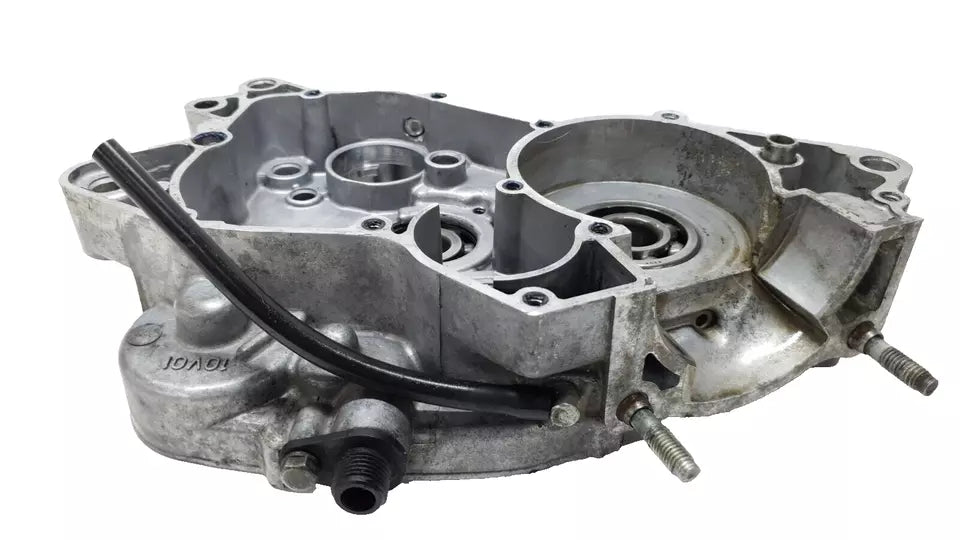 Carter moteur central droit Yamaha DT125LC 1987 n°3 Réf : 10V-15121-02-00