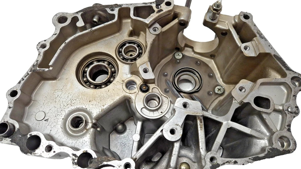 Carter moteur central gauche Honda CM 125 Custom 1995 Réf : 11200-KC2-770