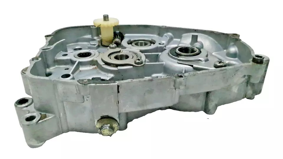 Carter moteur central droit Yamaha DT125LC 1987 n°2 Réf : 10V-15121-02-00