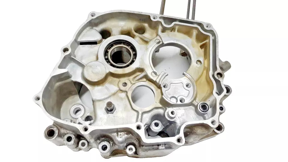Carter moteur central droit Honda CB 125 Twin 1980 Réf : 11100-399-000