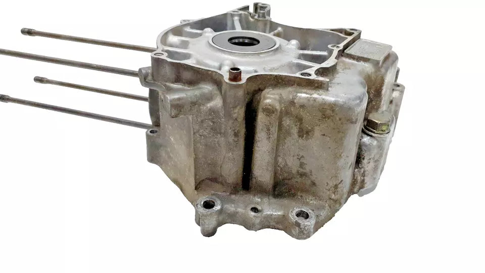 Carter moteur central gauche Honda CB 125 Twin 1980 Réf : 11200-399-000