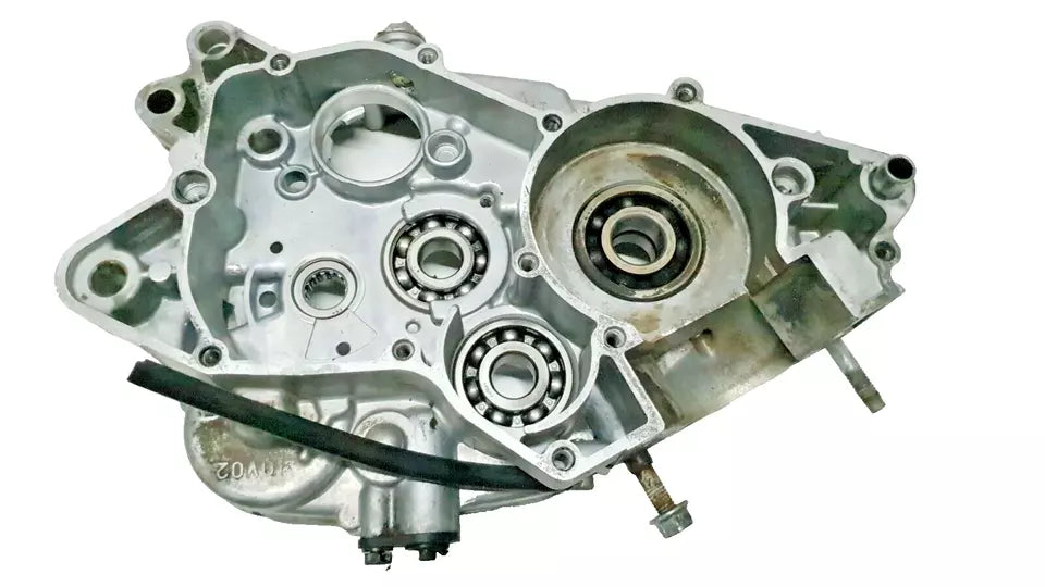 Carter moteur central droit Yamaha DT125LC 1987 n°2 Réf : 10V-15121-02-00
