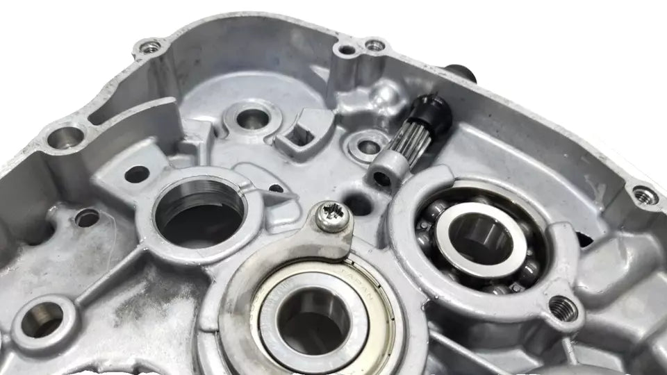 Carter moteur central droit Yamaha DT125LC 1987 n°3 Réf : 10V-15121-02-00