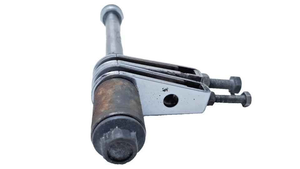 Axe de roue arrière Honda CM 125 T 1980 Réf : 42301-304-972