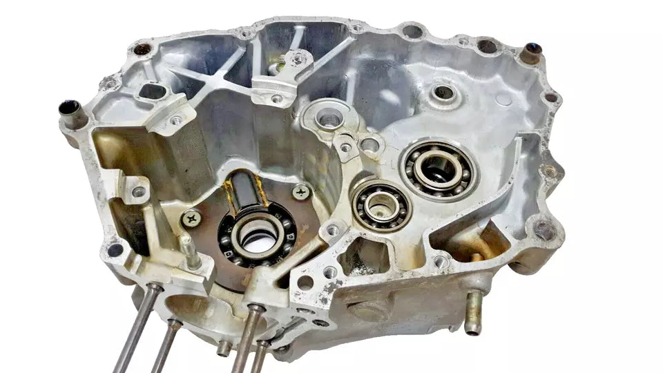 Carter moteur central gauche Honda CB 125 Twin 1980 Réf : 11200-399-000