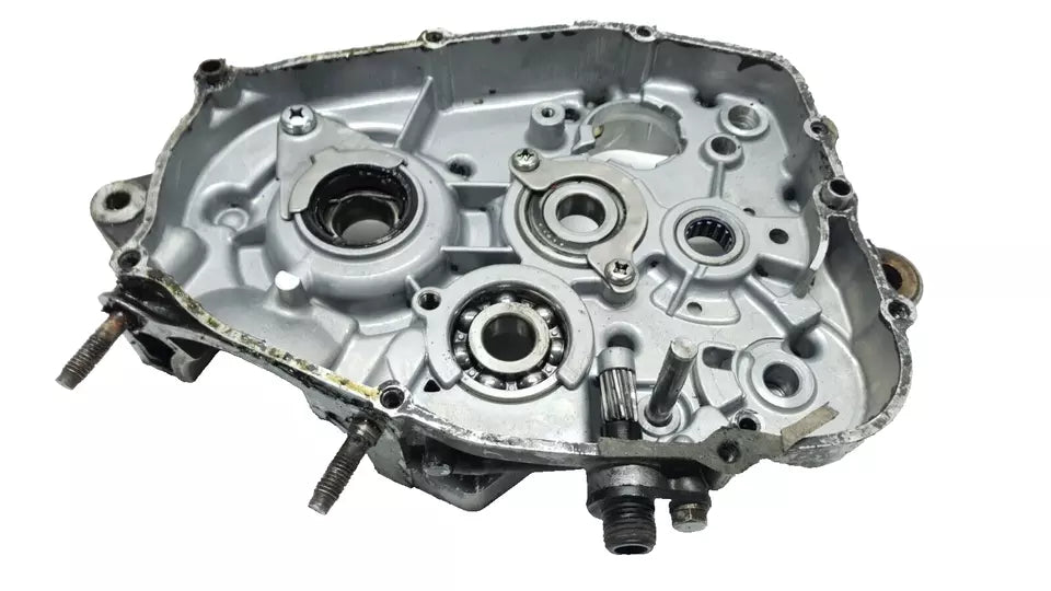 Carter moteur central droit Yamaha DT125LC 1987 n°10 Réf : 10V-15121-02-00