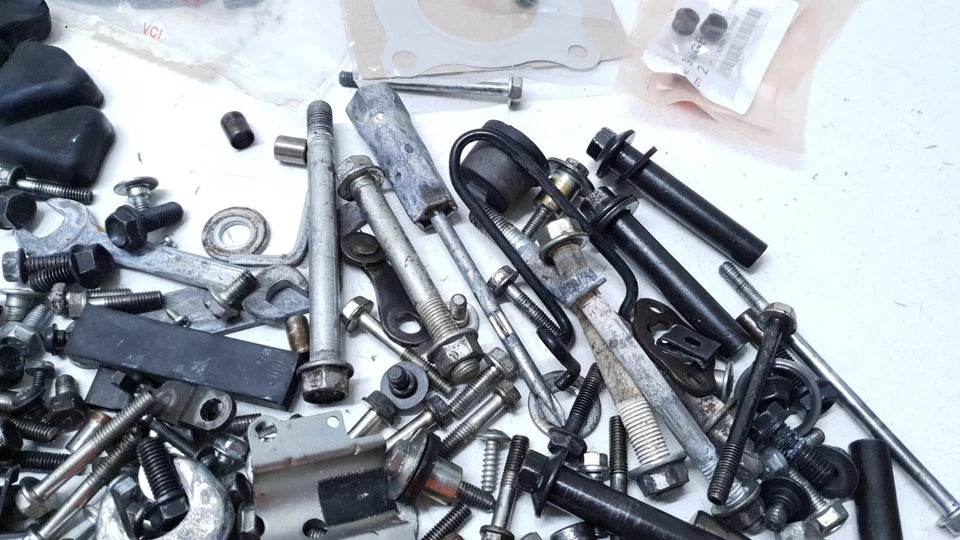 Kit visserie et pièces diverses Honda CBF 125 2010