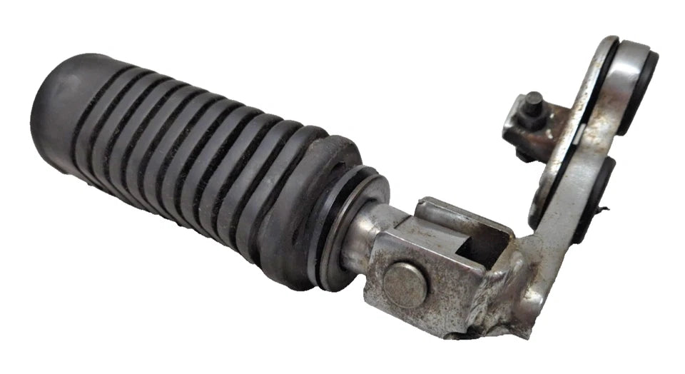 Repose-pied avant droit Honda CM 125 Custom 1995 Réf : 50630-KB4-000