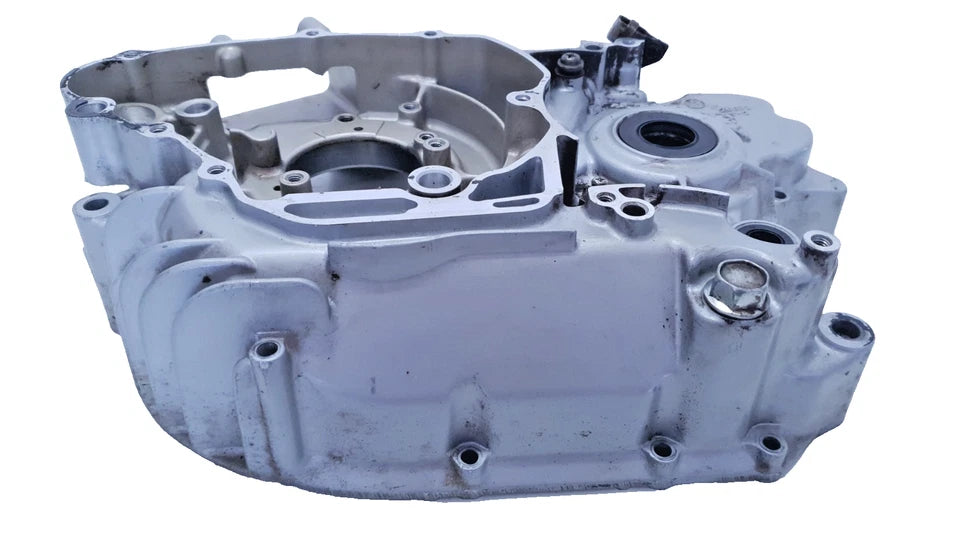 Carter moteur central gauche Yamaha XV 125 Virago 2000 Réf : 2UJ151000200