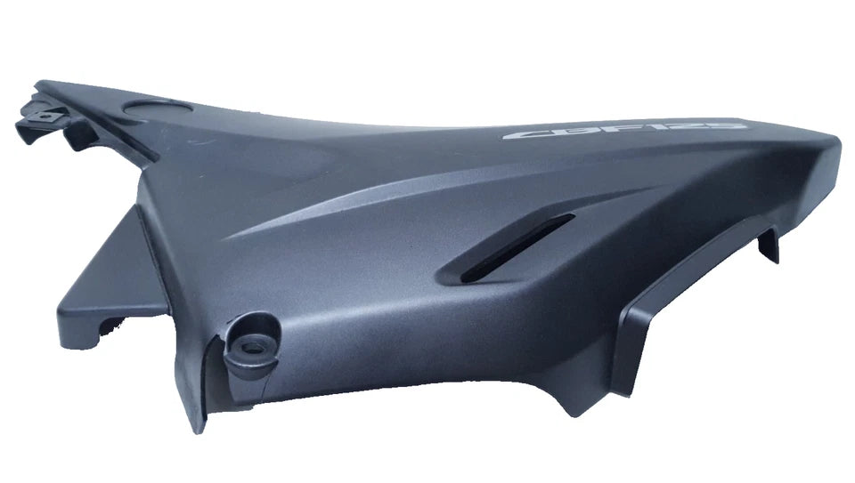Carénage arrière gauche Honda CBF 125 2010 Réf : 83800-KWF-950ZA