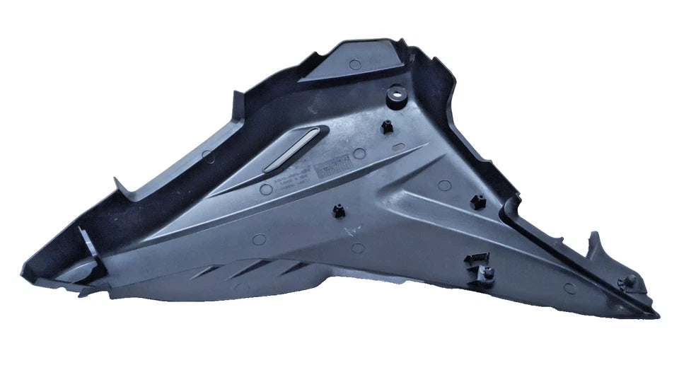 Carénage arrière droit Honda CBF 125 2010 Réf : 83700-KWF-950ZA