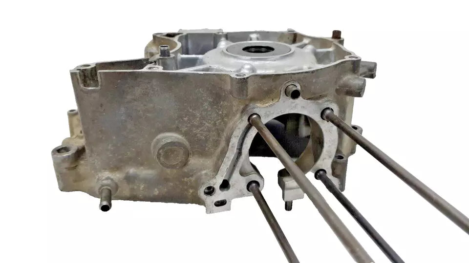 Carter moteur central gauche Honda CB 125 Twin 1980 Réf : 11200-399-000