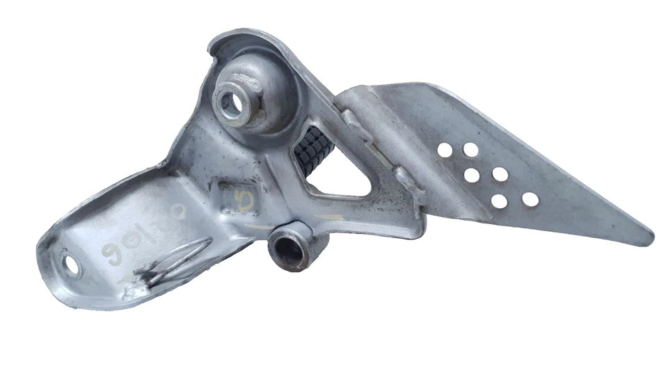Repose-pied avant droit Honda CBF 125 2010 Réf : 50701-KWF-900