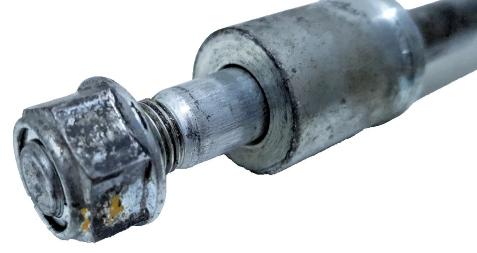 Axe de roue arrière Honda CA 125 Rebel 1997 Réf : 42301-KR3-601