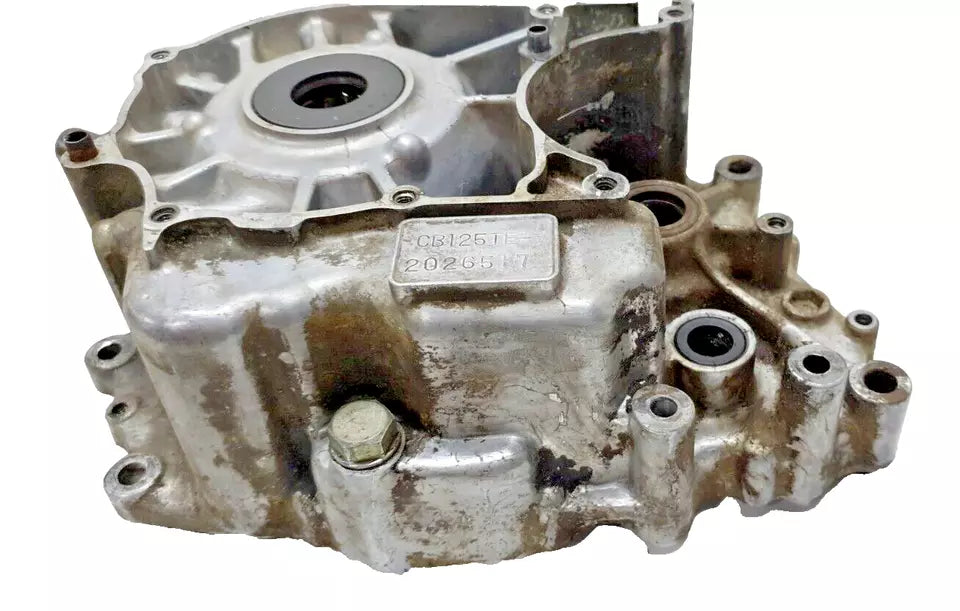 Carter moteur central gauche Honda CB 125 Twin 1980 Réf : 11200-399-000