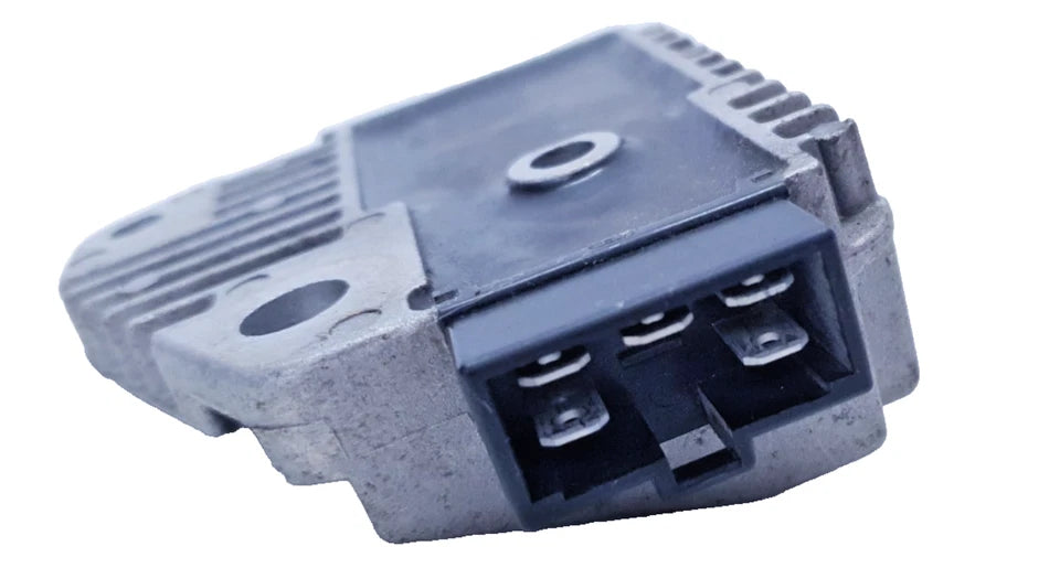 Régulateur de tension Yamaha XV 125 Virago 2000 Réf : 3DM819600100