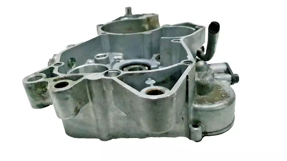 Carter moteur central droit Yamaha DT125LC 1987 n°2 Réf : 10V-15121-02-00