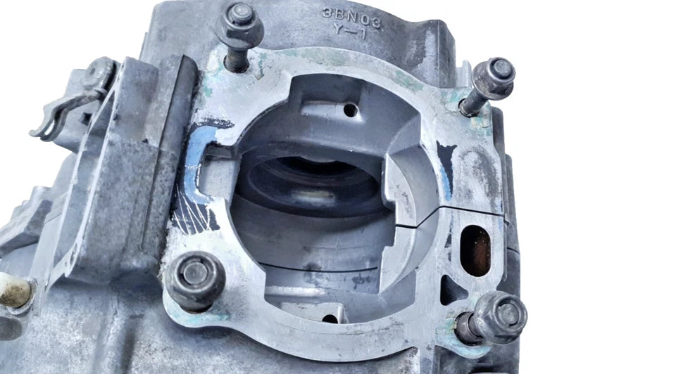 Carters moteur centraux Yamaha DT125R 1997 n°2 Réf : 3BN151110400