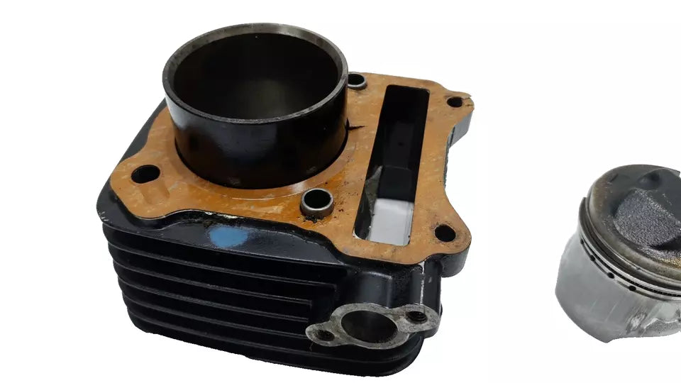 Cylindre & piston 57mm Suzuki 125 DR 1985 n°2 Réf : 11210-05211-0F0