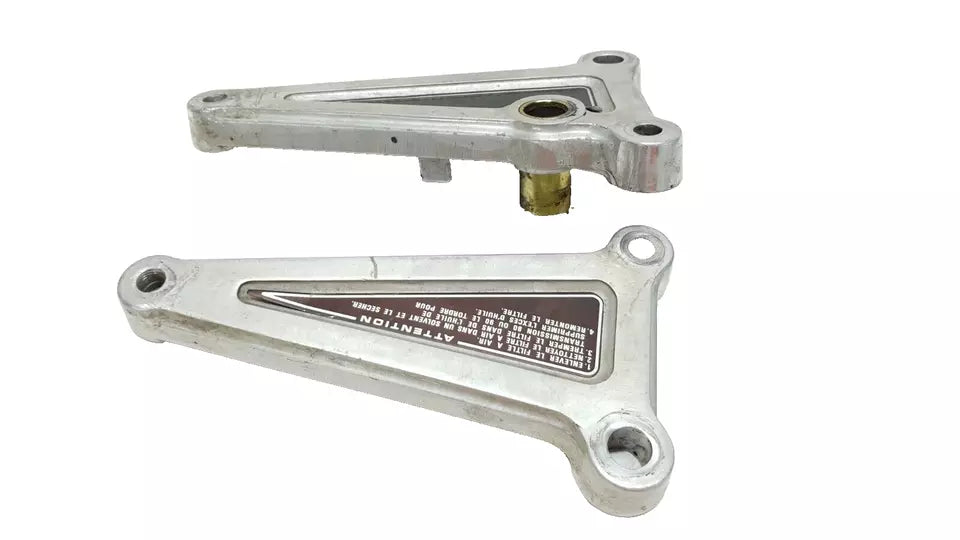 support de reposes pieds arrière Honda CM 125 Custom 1985 Réf : 50600-KB4-000