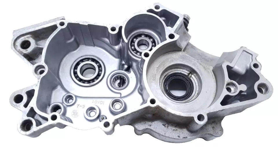 Carter moteur central gauche Yamaha DT125LC 1987 n°15 Réf : 10V-15111-01-00