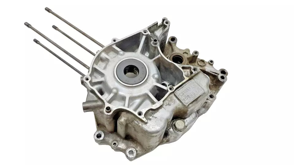 Carter moteur central gauche Honda CB 125 Twin 1980 Réf : 11200-399-000