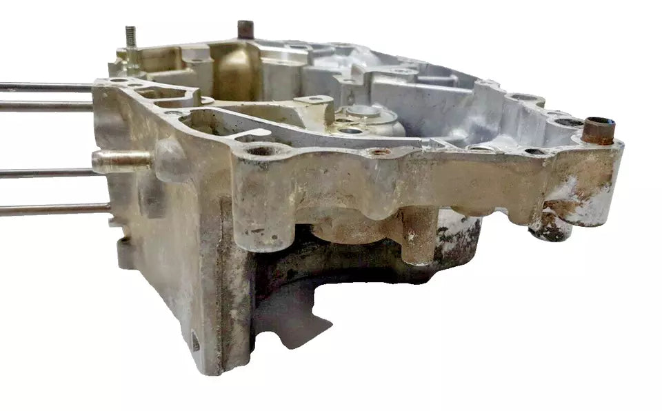 Carter moteur central gauche Honda CB 125 Twin 1980 Réf : 11200-399-000
