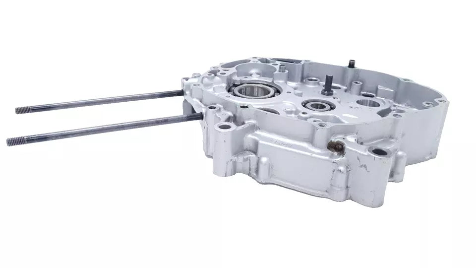 Carter moteur central droit Honda CBR 125 2004 Réf : 11100-KPP-860