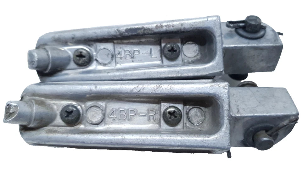 Repose-pieds avant Yamaha TDR 125 1997 Réf : 4BP-27451-01