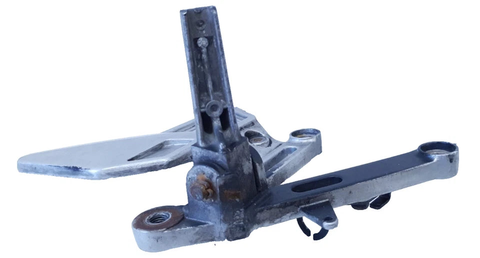 Repose-pied conducteur droit Yamaha TZR 50 2009 Réf : 5WXF744300LK