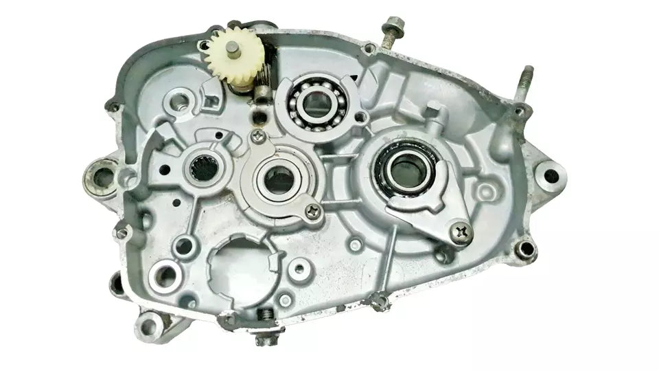 Carter moteur central droit Yamaha DT125LC 1987 n°2 Réf : 10V-15121-02-00