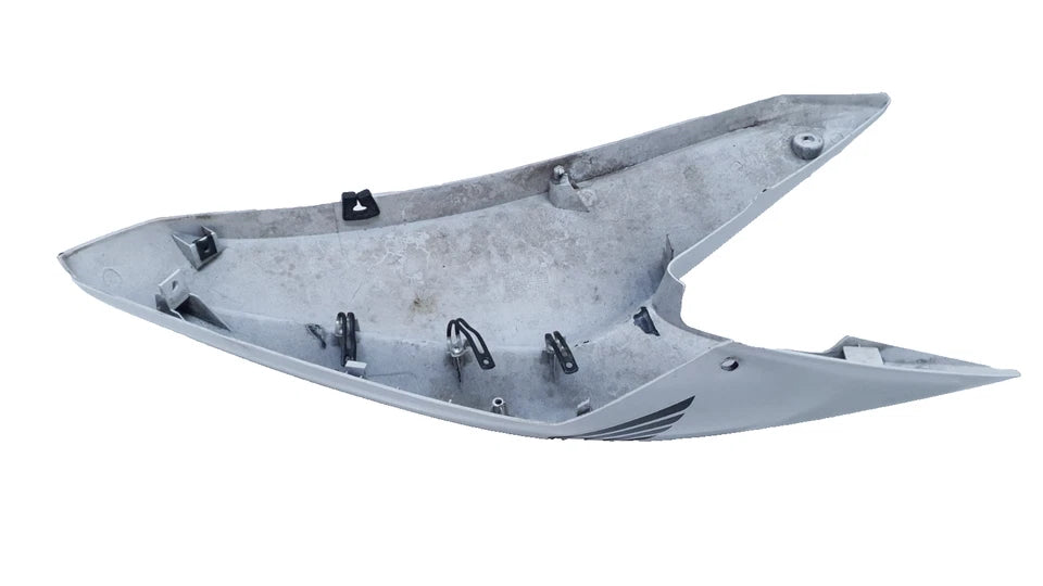 Carénage latéral gauche Honda CBF 125 2010 Réf : 64202-KWF-640ZD