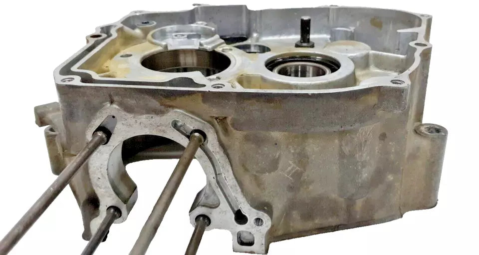 Carter moteur central droit Honda CB 125 Twin 1980 Réf : 11100-399-000